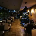 Crocus Hotel 4*