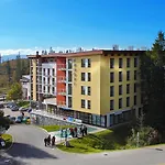 Crocus Hotel