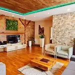 Crocus Hotel