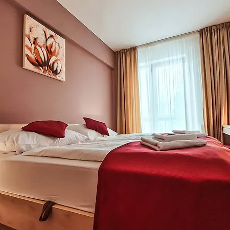 Crocus Hotel 4*