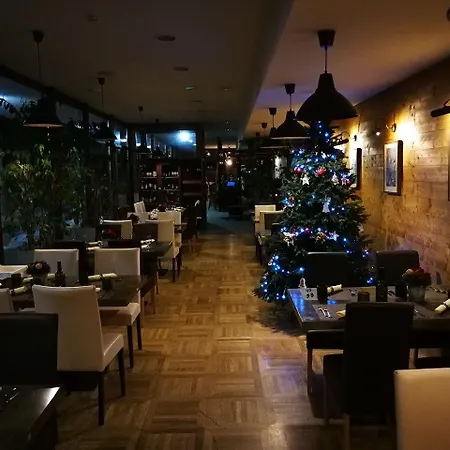 Crocus Hotell 4*