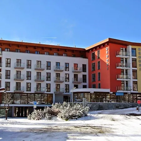 Crocus Hotel 4*
