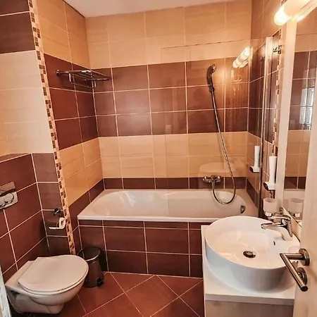 Crocus Hotel 4*