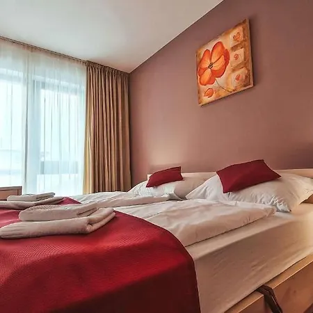 Crocus Hotell 4*
