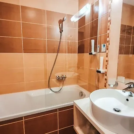 Hotel Crocus 4*