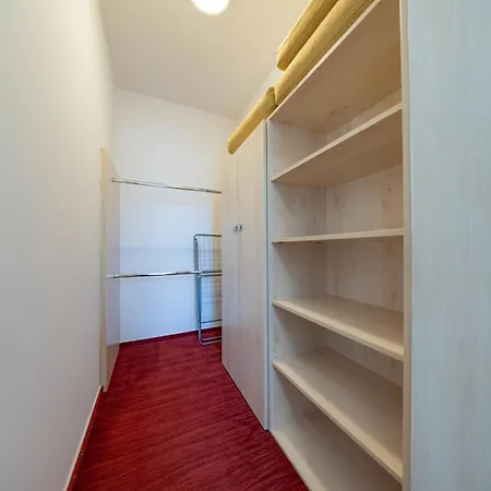 Crocus Hotel 4*