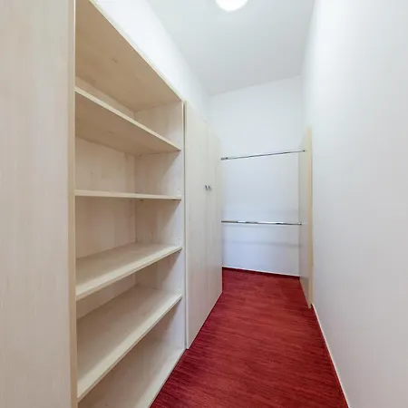Hotel Crocus 4*