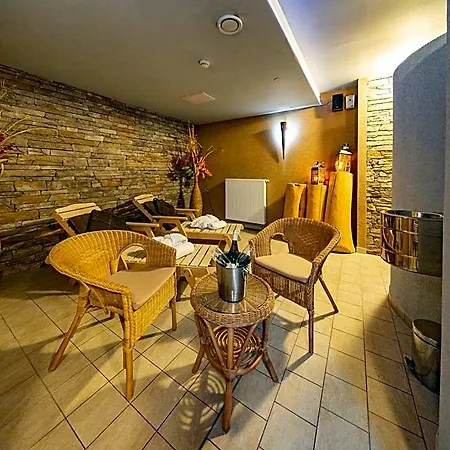 Crocus Hotel 4*