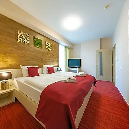 Crocus Hotel 4*